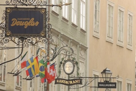 Shopping street of Salzburg: Getreidegasse.