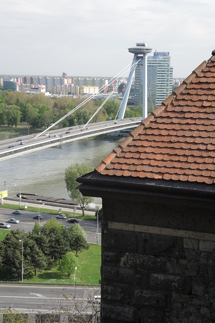 UFO-like tower strides atop New Bridge, Bratislava