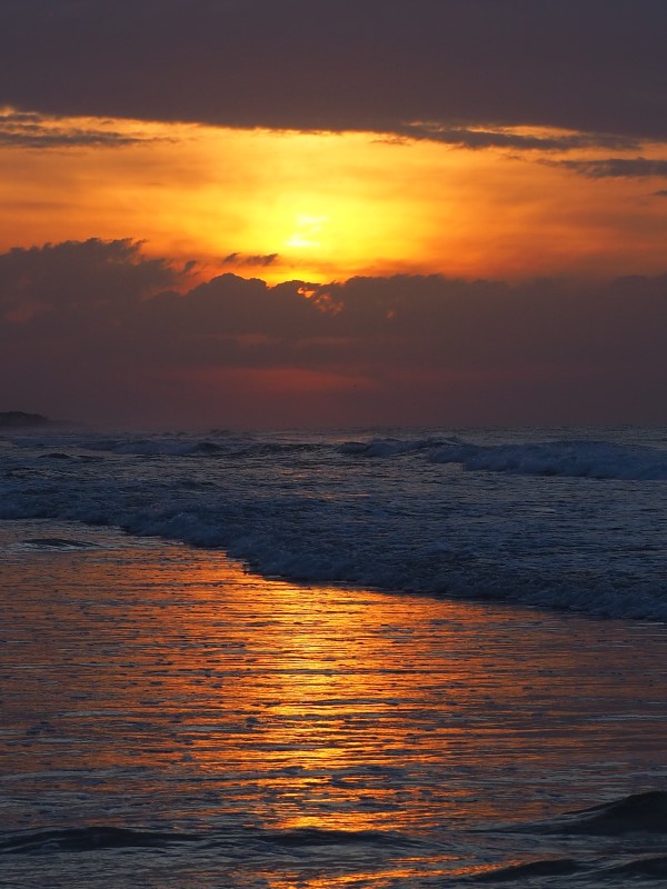 Alt: Clouds paint portraits